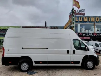 Usado Citroën Jumper 140 CV (102 kW) 2021 Blanco Monovolumen