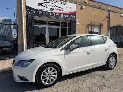 Usado Seat Leon Style 110 CV (80 kW) 2016 Blanco Berlina