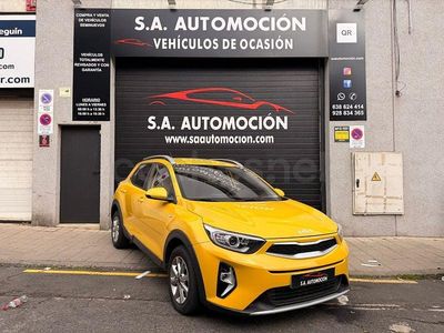 Usado Kia Stonic 84 CV (61 kW) 2023 Amarillo SUV
