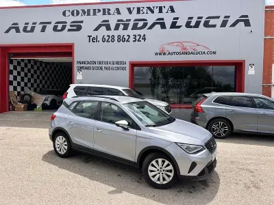 Usado Seat Arona Xperience 110 CV (80 kW) 2022 Gris / plata SUV
