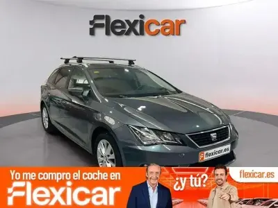Usado Seat Leon Style 110 CV (80 kW) 2018 Gris Familiar