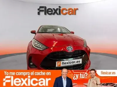 Usado Toyota Yaris Style 116 CV (85 kW) 2023 Rojo Utilitario