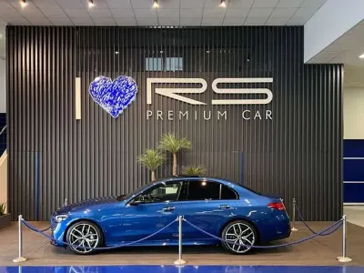 Usado Mercedes C300 AMG line 258 CV (189 kW) 2022 Azul Berlina