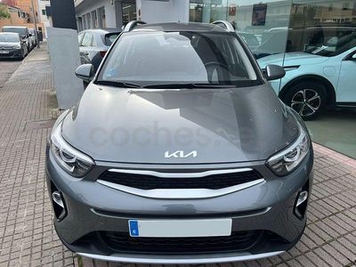 Usado Kia Stonic 100 CV (73 kW) 2025 Gris / plata SUV