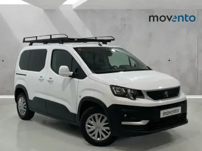 Usado Peugeot Rifter Active 100 CV (73 kW) 2021 Blanco Monovolumen
