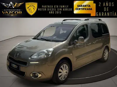 Usado Peugeot Partner Tepee Active 115 CV (84 kW) 2013 Gris / plata Monovolumen