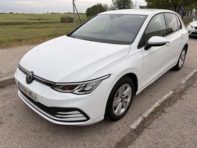 Käytetty VW Golf VIII Life 110 HP (80 kW) 2023 Valkoinen Viistoperä