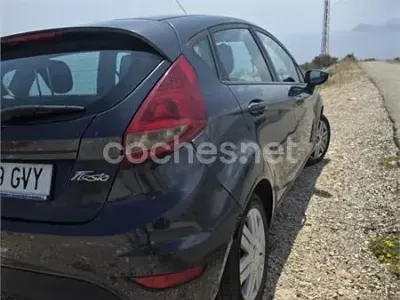 Usado Ford Fiesta Trend 68 CV (50 kW) 2010 Negro Berlina