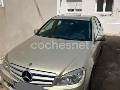 Usado Mercedes C200 Elegance 136 CV (100 kW) 2010 Beige Berlina