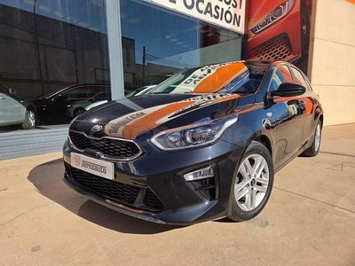 Usado Kia Ceed 136 CV (100 kW) 2021 Negro Utilitario