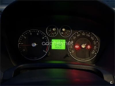 Usado Ford Fiesta Trend 80 CV (58 kW) 2006 Gris / plata Utilitario