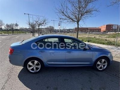 Usado Skoda Octavia Elegance 140 CV (102 kW) 2013 Azul Berlina
