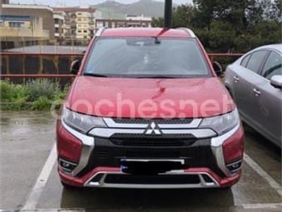 Usado Mitsubishi Outlander P-HEV 224 CV (164 kW) 2019 Rojo SUV