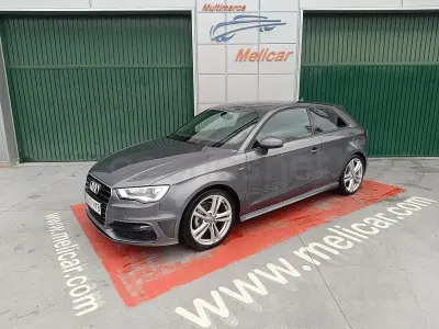 Usado Audi A3 Attraction 150 CV (110 kW) 2014 Gris / plata Berlina