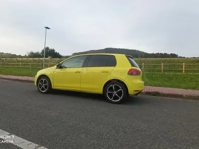 Usado VW Golf VI Sport 105 CV (77 kW) 2009 Amarillo Utilitario