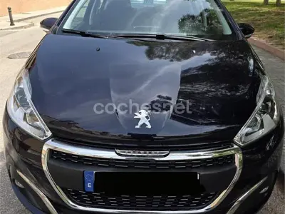 Usado Peugeot 208 Signature Sky 82 CV (60 kW) 2019 Azul Utilitario
