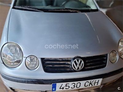Gris / plata Usado 2002 VW Polo Conceptline Berlina | 4500 € (Caro)