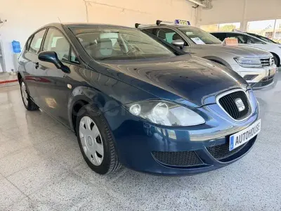 Usado Seat Leon Reference 105 CV (77 kW) 2005 Azul Utilitario