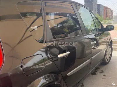 Usado Renault Scénic II Dynamique 130 CV (95 kW) 2008 Negro Monovolumen
