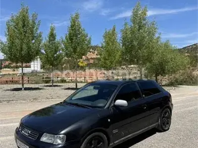 Usado Audi A3 Ambition 110 CV (80 kW) 2002 Negro Utilitario