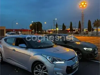Usado Hyundai Veloster Sport 140 CV (102 kW) 2012 Gris / plata Utilitario