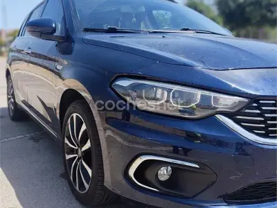 Usado Fiat Tipo Lounge 120 CV (88 kW) 2017 Azul Berlina