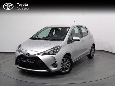 Usado Toyota Yaris Active 111 CV (81 kW) 2020 Gris / plata Berlina
