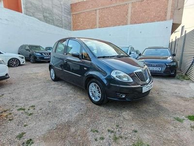 Usado Lancia Musa 95 CV (69 kW) 2009 Gris Monovolumen
