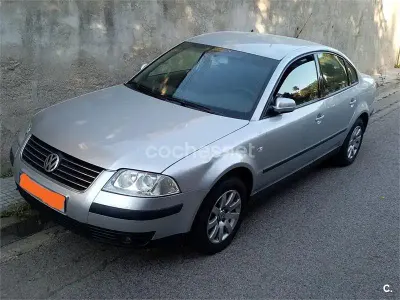 Usado VW Passat Trendline 130 CV (95 kW) 2003 Gris / plata Berlina