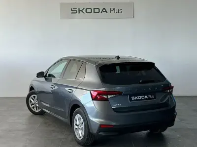 Usado Skoda Fabia Selection 95 CV (69 kW) 2025 Gris Utilitario