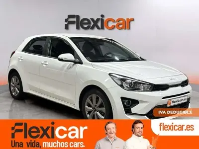 Usado Kia Rio 101 CV (74 kW) 2023 Blanco Berlina
