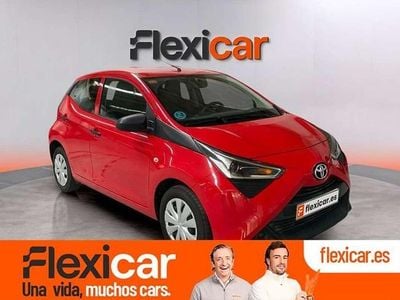 Usado Toyota Aygo X-play 72 CV (52 kW) 2022 Rojo Utilitario