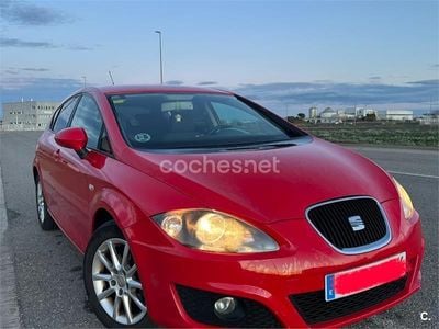 Usado Seat Leon Style 105 CV (77 kW) 2010 Rojo Utilitario