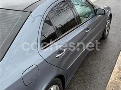 Usado Mercedes E320 Avantgarde 204 CV (150 kW) 2004 Azul Berlina