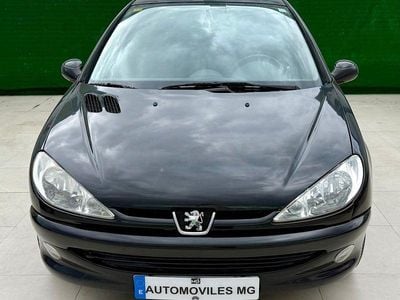 Usado Peugeot 206 90 CV (66 kW) 2005 Negro Berlina