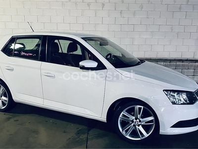 Blanco Usado 2015 Skoda Fabia Ambition Berlina | 7400 € (Precio justo)