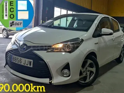 Usado Toyota Yaris Hybrid Active 100 CV (73 kW) 2016 Blanco Berlina