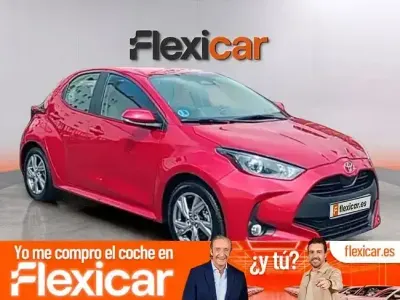 Usado Toyota Yaris Active 116 CV (85 kW) 2025 Rojo Utilitario
