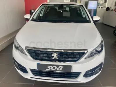 Usado Peugeot 308 Active 100 CV (73 kW) 2020 Blanco Berlina