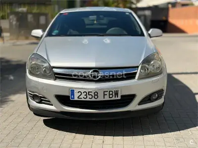 Usado Opel Astra GTC Sport 115 CV (84 kW) 2008 Gris / plata Berlina