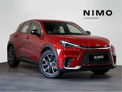 Begagnad Lexus LBX 136 HK (100 kW) 2024 Röd SUV