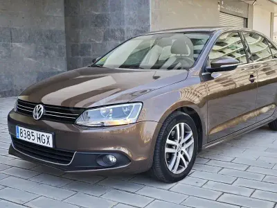 Usado VW Jetta Sport 140 CV (102 kW) 2012 Marrón Berlina