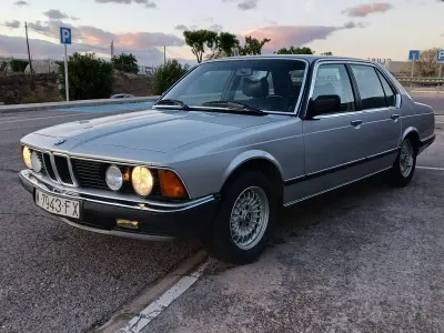 Usado BMW 745 252 CV (185 kW) 1984 Plateado Berlina