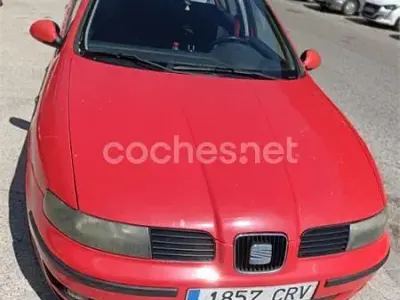 Usado Seat Leon Sport 110 CV (80 kW) 2004 Rojo Utilitario