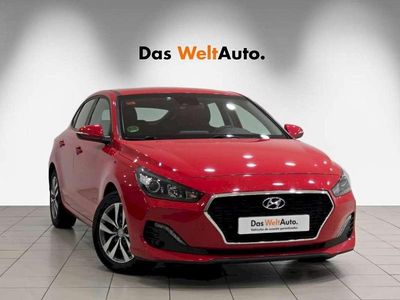Usado Hyundai i30 120 CV (88 kW) 2019 Rojo Berlina
