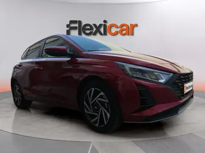 Usado Hyundai i20 101 CV (74 kW) 2024 Rojo Utilitario