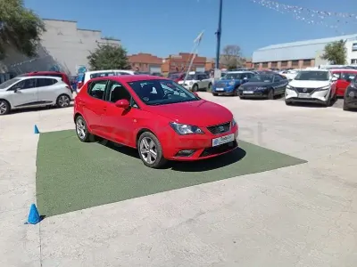 Usado Seat Ibiza Reference 90 CV (66 kW) 2013 Rojo Berlina