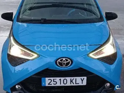 Usado Toyota Aygo X-wave 69 CV (50 kW) 2018 Azul Utilitario