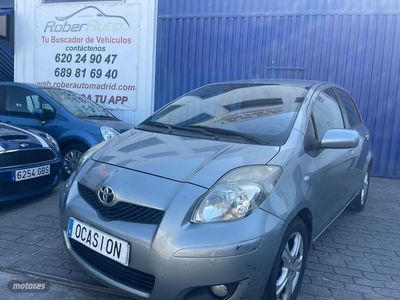 Usado Toyota Yaris 2011 Gris Berlina
