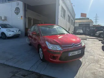 Usado Citroën C4 88 CV (64 kW) 2010 Granate Berlina